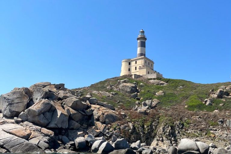 Villasimius: L'Isola dei Cavoli e il suo Faro